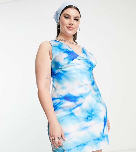 Plus - Robe nuisette courte en satin effet tie-dye - Collusion - Modalova