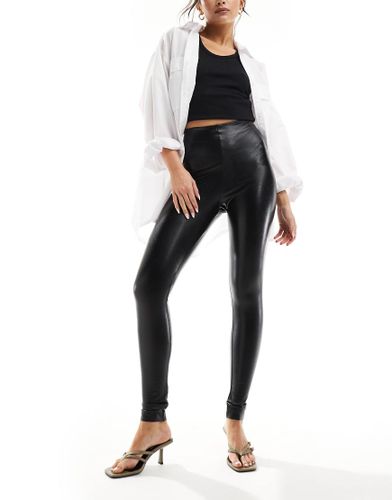 Legging en similicuir avec taille gainante - Commando - Modalova