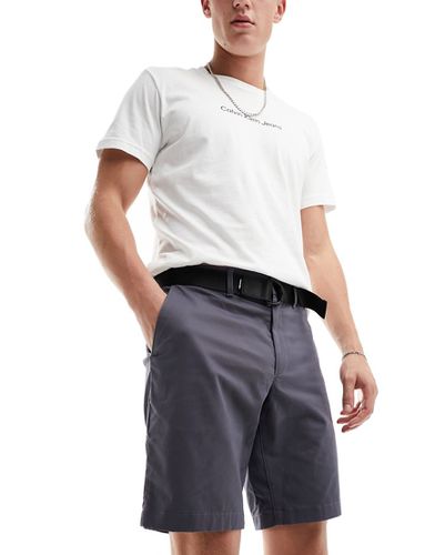 Modern - Short slim en sergé avec ceinture - Calvin Klein - Modalova