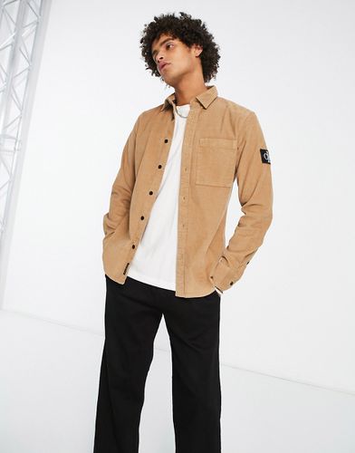 Chemise en velours côtelé avec écusson à logo monogramme - Fauve - Calvin Klein Jeans - Modalova