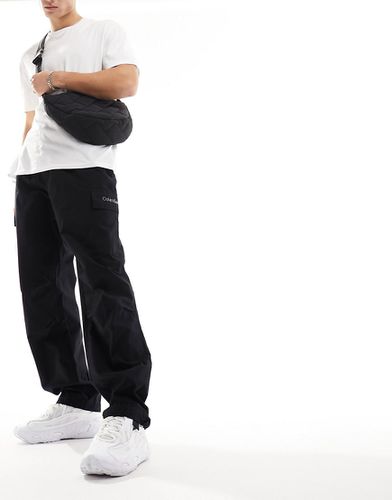 Essential - Pantalon cargo coupe classique - Calvin Klein Jeans - Modalova