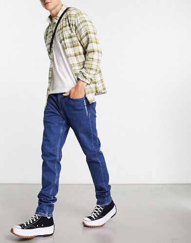 Jean slim coupe fuselée - Délavage moyen - Calvin Klein Jeans - Modalova