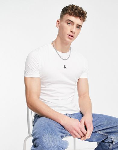 T-shirt avec petit logo monogramme sur la poitrine - Calvin Klein Jeans - Modalova