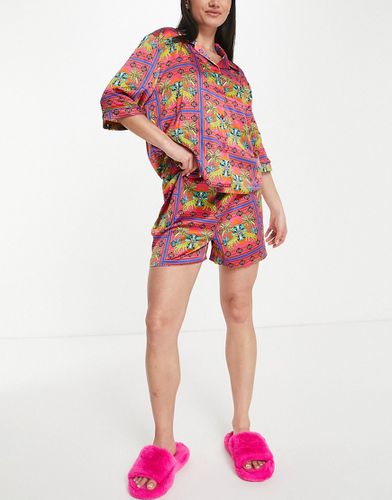Ensemble de pyjama avec short et top à col en satin de qualité supérieure avec imprimé léopard et foulard - Chelsea Peers - Modalova