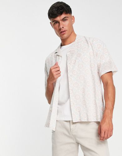 Chemise à manches courtes avec imprimé mosaïque géométrique - Beige - Abercrombie & Fitch - Modalova