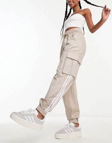 Pantalon cargo à 3 bandes - Beige éclatant - Adidas Originals - Modalova