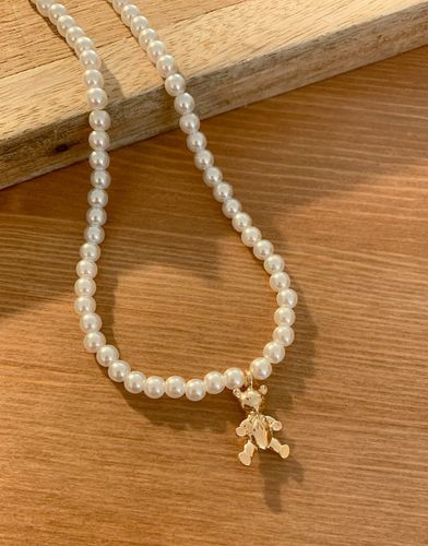 Collier avec perles et pendentif nounours - ASOS DESIGN - Modalova
