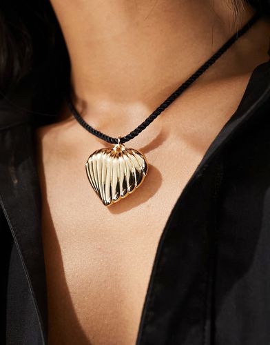 Collier en cordon avec pendentif caur texturé bombé - Asos Design - Modalova