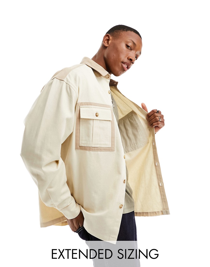 Chemise coupe carrée en sergé avec poches superposées ton sur ton - Écru - Asos Design - Modalova