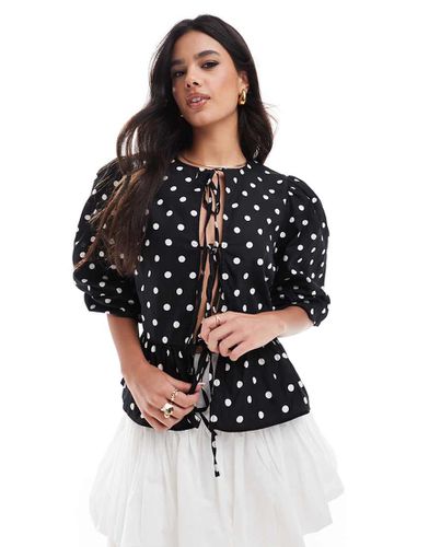 Chemise en popeline de coton à pois avec ourlet à basque - Noir et blanc - Asos Design - Modalova