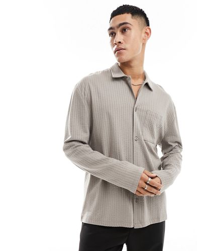 Chemise manches longues en jersey crépon - Marron clair - Asos Design - Modalova
