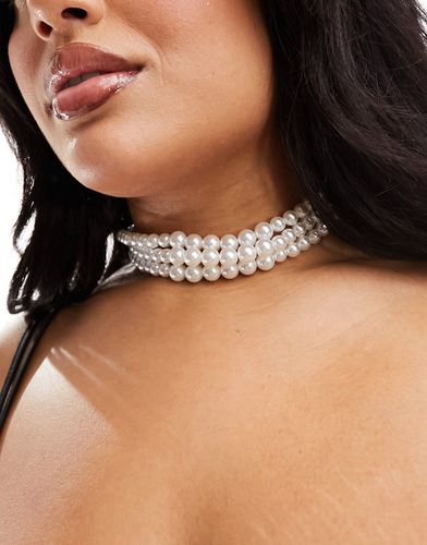 Curve - Collier ras du cou trois rangs en perles nacrées - Asos Design - Modalova