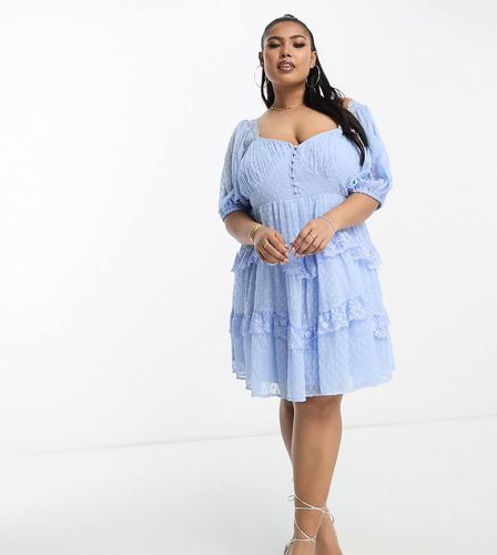 ASOS DESIGN Curve - Robe courte en plumetis avec dos ouvert et empiècements en dentelle - clair - Asos Curve - Modalova