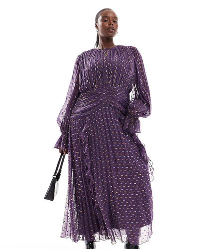 ASOS DESIGN Curve - Robe froncée longue en plumetis et lurex avec col montant et ceinture - Violet - Asos Curve - Modalova