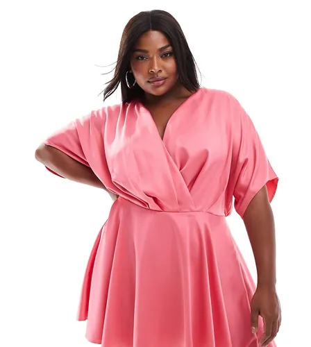 ASOS DESIGN Curve - Robe satinée courte à manches chauve-souris - Asos Curve - Modalova