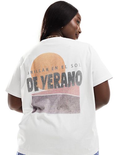 ASOS DESIGN Curve - T-shirt coupe boyfriend avec imprimé De Verano - Asos Curve - Modalova