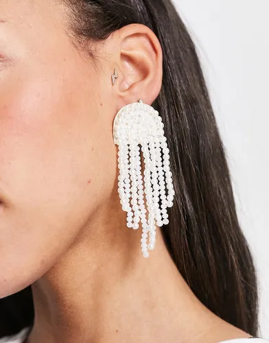 Boucles d'oreilles avec pendants franges en perle - Crème - Asos Design - Modalova