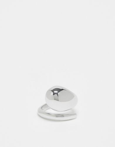 Bague avec anneau enroulé et motif boule - Asos Design - Modalova