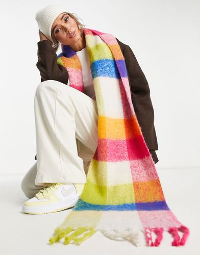 Écharpe duveteuse à franges et à carreaux de couleurs vives - Asos Design - Modalova