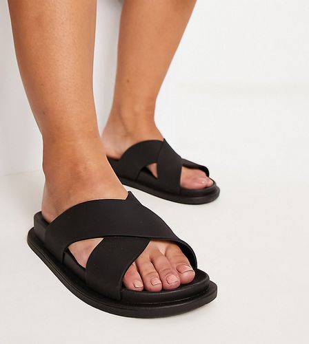Fixation - Sandales larges, plates et souples en plastique à brides croisées - Noir - Asos Design - Modalova