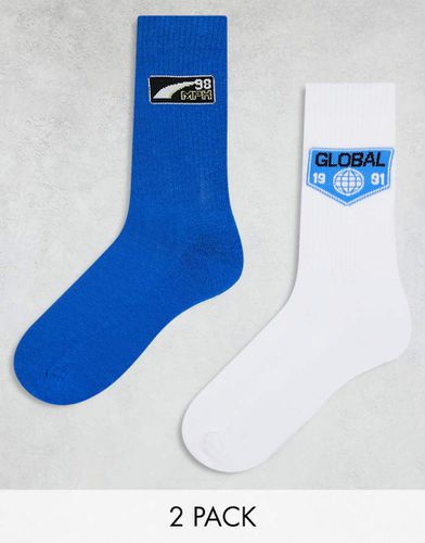 Lot de 2 paires de chaussettes avec motifs sport automobile brodés - Bleu et blanc - Asos Design - Modalova