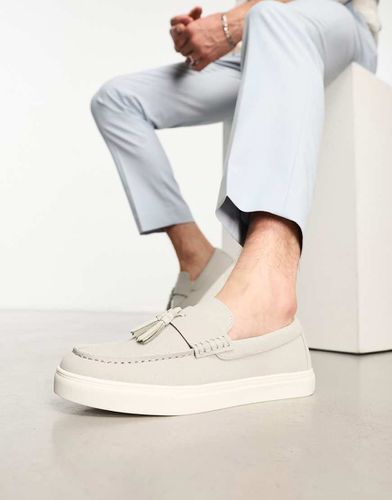 Mocassins à pampilles en imitation daim avec semelle blanche - Asos Design - Modalova