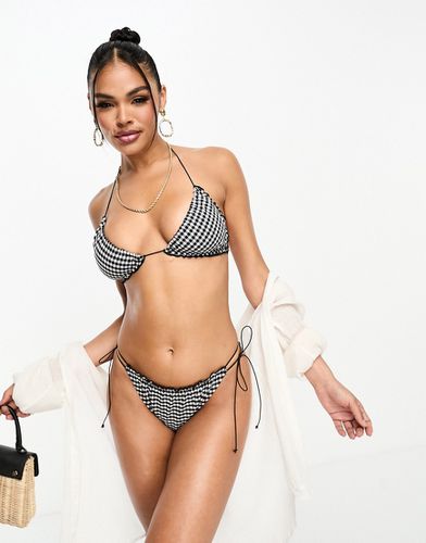 Mix and Match - Bas de bikini noué sur les côtés en crépon à volants et carreaux vichy - Noir et blanc - Asos Design - Modalova