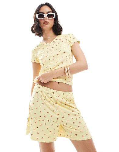 Short d'ensemble noué sur les côtés à imprimé cerises - Jaune - Asos Design - Modalova