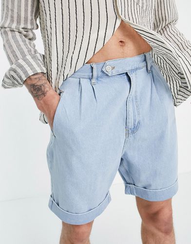 Short en jean mi-long plissé - délavé clair - Asos Design - Modalova