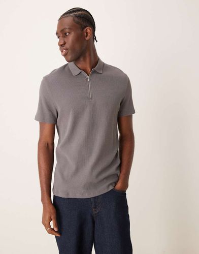 Polo en tissu gaufré avec col zippé - foncé - Asos Design - Modalova