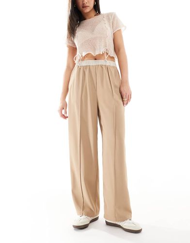 Pantalon court facile à enfiler avec ceinture contrastante - Taupe - Asos Design - Modalova