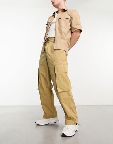 Pantalon cargo ample en nylon à taille élastique - Beige - Asos Design - Modalova