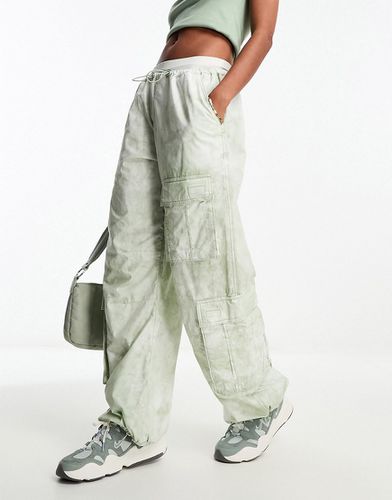 Pantalon cargo parachute avec poches et effet tie-dye - Asos Design - Modalova