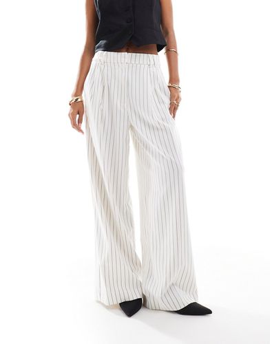 Pantalon ajusté décontracté à taille haute - Blanc rayé - Asos Design - Modalova