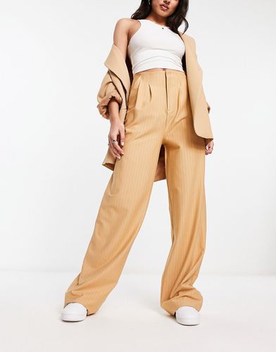 Pantalon ajusté stretch à rayures fines - Camel - Asos Design - Modalova