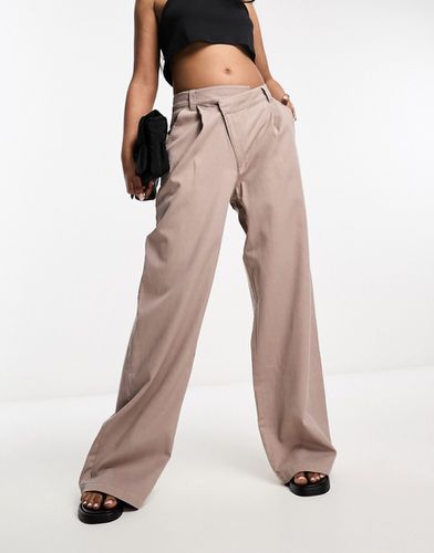 Pantalon dad à taille asymétrique - Taupe - Asos Design - Modalova