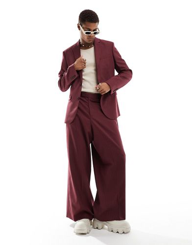 Pantalon de costume ultra large à fines rayures - Bordeaux - Asos Design - Modalova
