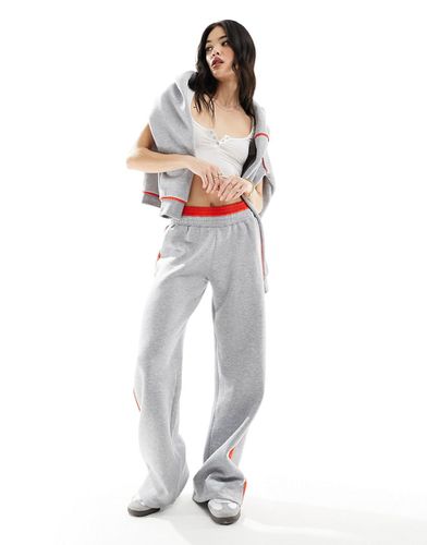 Pantalon de jogging ample avec détail contrastant - chiné/rouge - Asos Design - Modalova