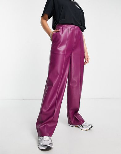 Pantalon droit style pantalon de jogging en similicuir - Prune - Asos Design - Modalova