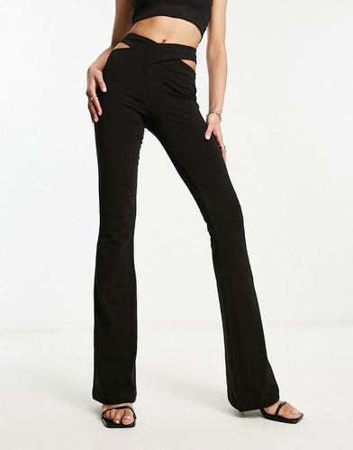 Pantalon évasé avec taille croisée - Asos Design - Modalova