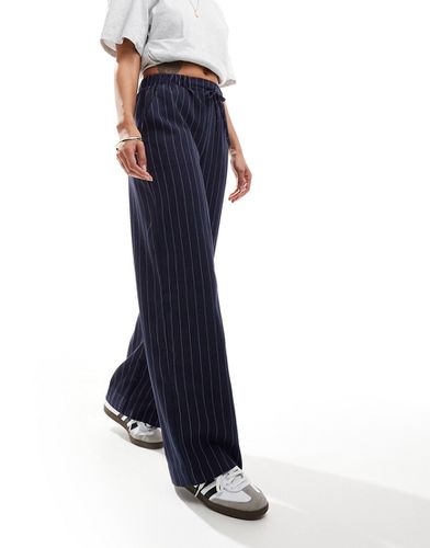 Pantalon rayé coupe ajustée à enfiler - Bleu marine - Asos Design - Modalova
