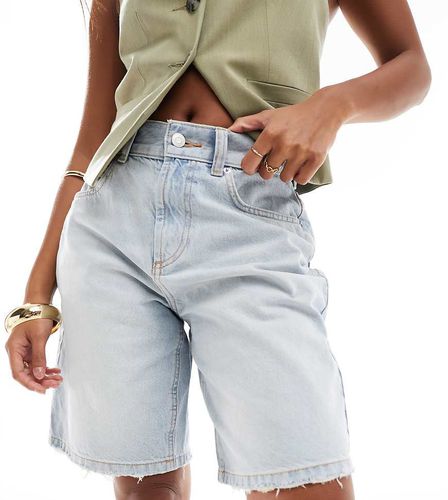 ASOS DESIGN Petite - Bermuda en jean - clair délavé - Asos Petite - Modalova