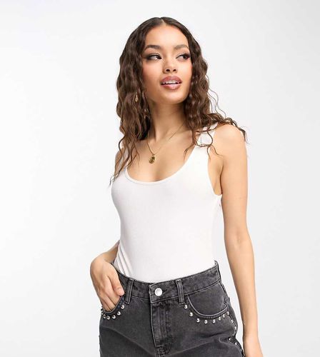 ASOS DESIGN Petite - Body côtelé échancré - Blanc - Asos Petite - Modalova