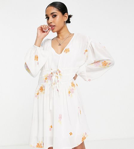 ASOS DESIGN Petite - Robe courte avec broderies sur l'ensemble - Asos Petite - Modalova