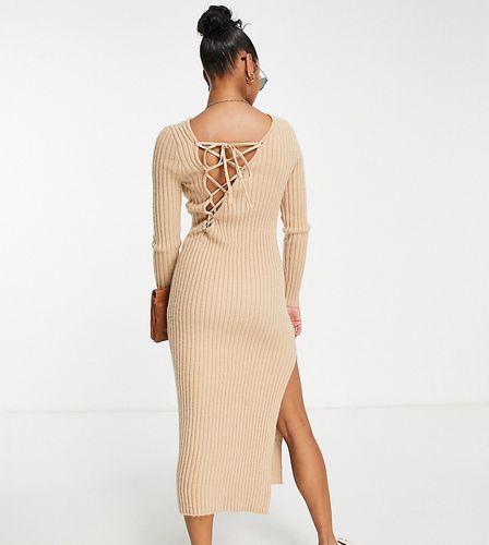 ASOS DESIGN Petite - Robe longue en maille avec détail lacé asymétrique au dos - Neutre - Asos Petite - Modalova