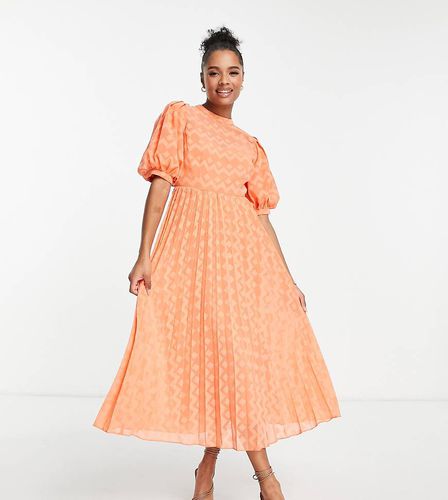 ASOS DESIGN Petite - Robe mi-longue plissée à col montant, manches bouffantes et chevrons en tissu façonné - Corail - Asos Petite - Modalova