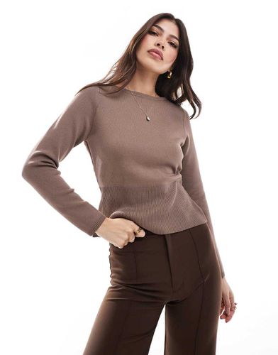 Pull à encolure bateau avec taille cintrée - Marron - Asos Design - Modalova