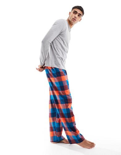 Pyjama avec pantalon à carreaux et t-shirt à manches longues - chiné - Asos Design - Modalova