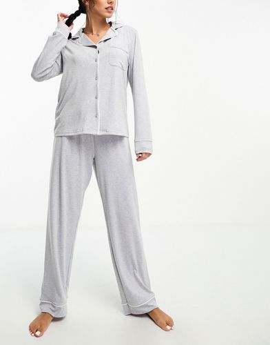 Pyjama en jersey doux avec chemise à manches longues et pantalon à liseré contrastant - chiné - Asos Design - Modalova