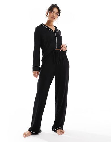 Pyjama ultra doux avec pantalon et chemise à manches longues et liserés contrastants - Noir - Asos Design - Modalova